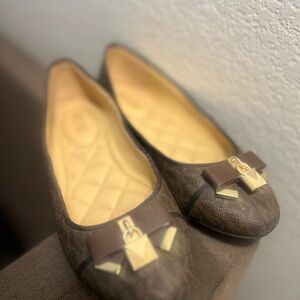 Chic Brown Women's Flats with Gold Accents
